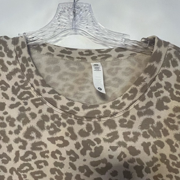 Glyder Lounge Long Sleevee in Oatmilk Leopard size M Soft - Picture 14 of 16